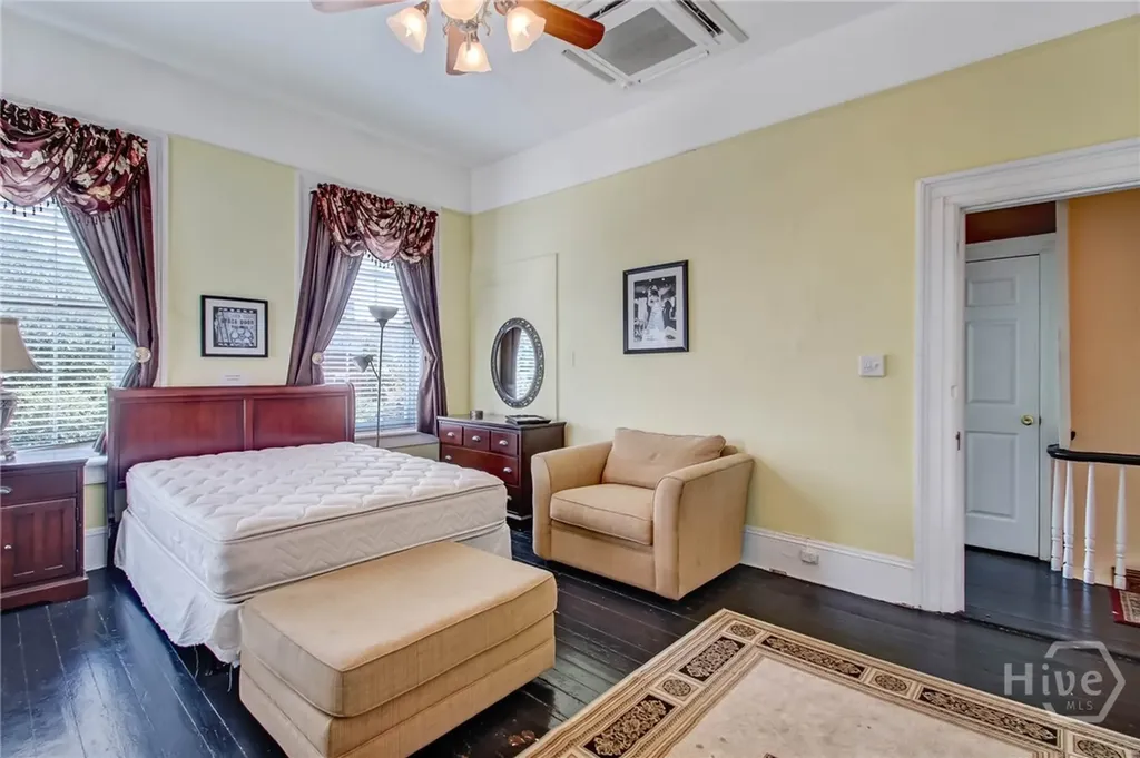 132 E Oglethorpe Avenue Savannah GA 31401