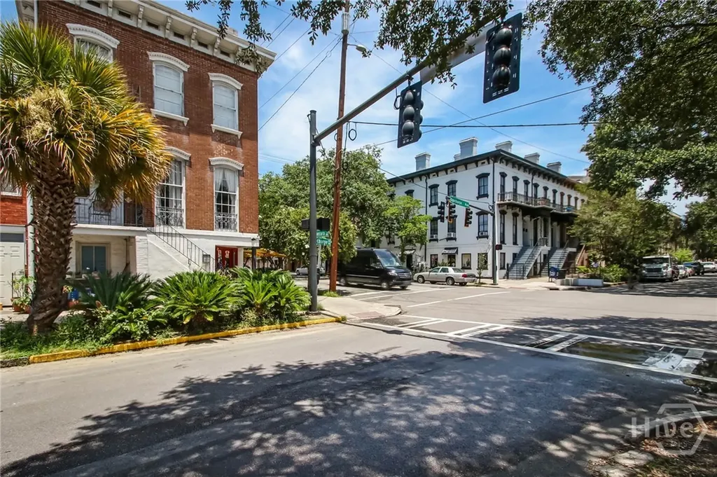 132 E Oglethorpe Avenue Savannah GA 31401