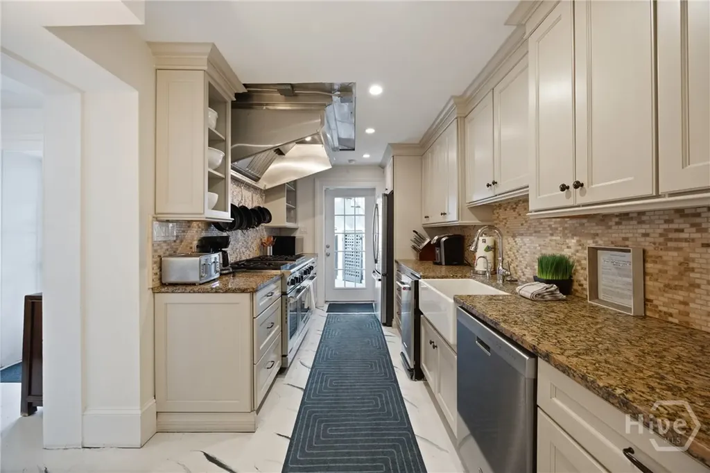 512 Tattnall Street Savannah GA 31401