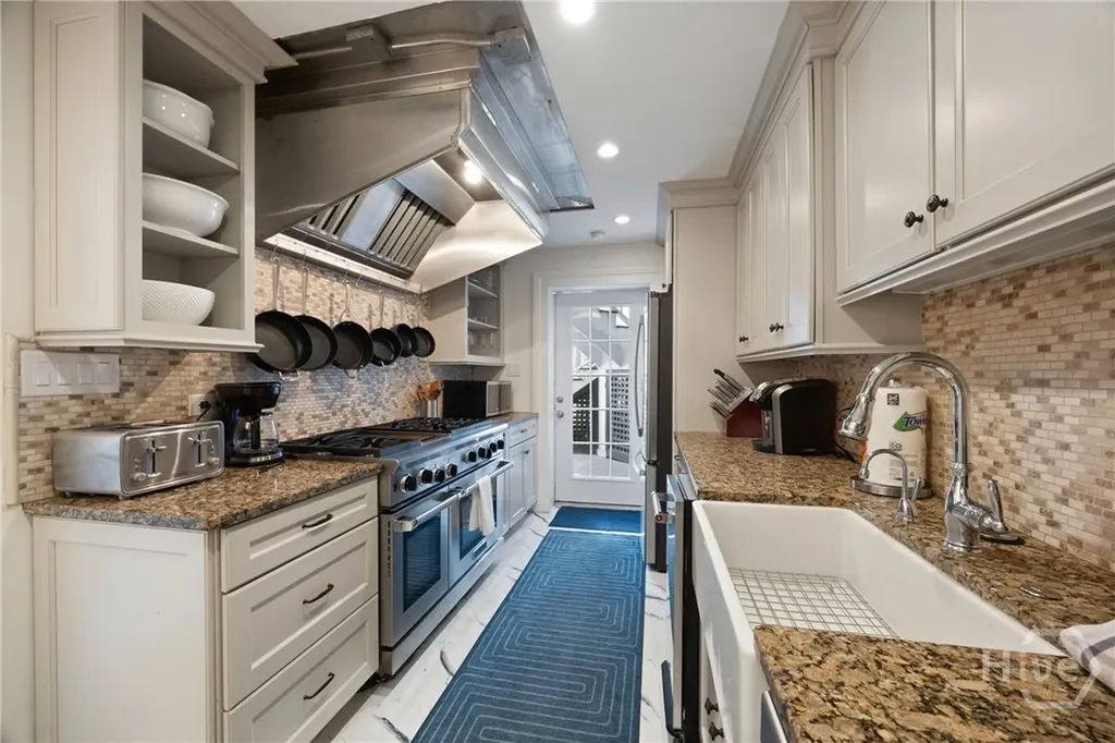 512 Tattnall Street Savannah GA 31401