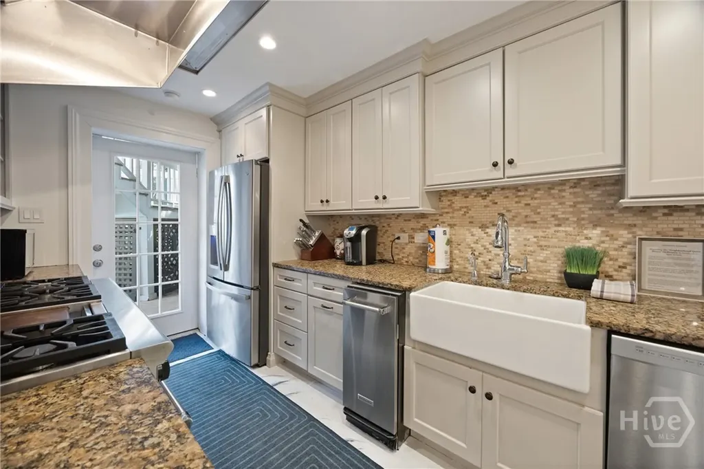 512 Tattnall Street Savannah GA 31401