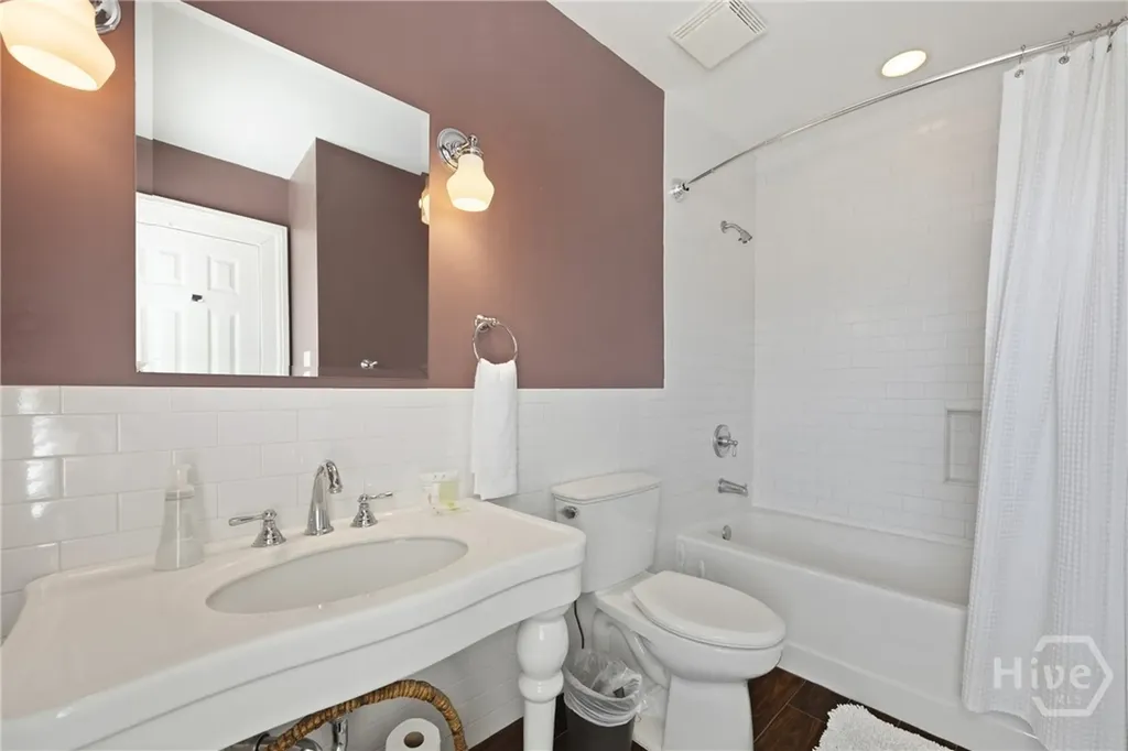 512 Tattnall Street Savannah GA 31401