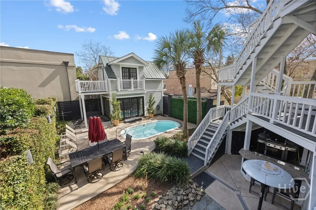 512 Tattnall Street Savannah GA 31401
