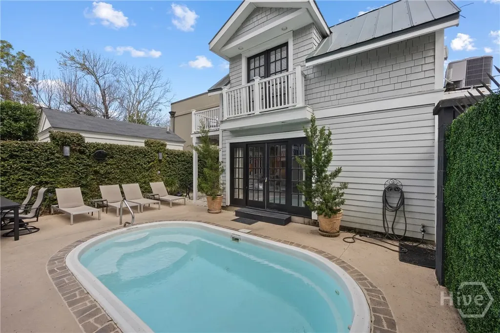 512 Tattnall Street Savannah GA 31401