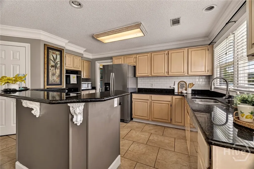 114 Lakeview Court Savannah GA 31406