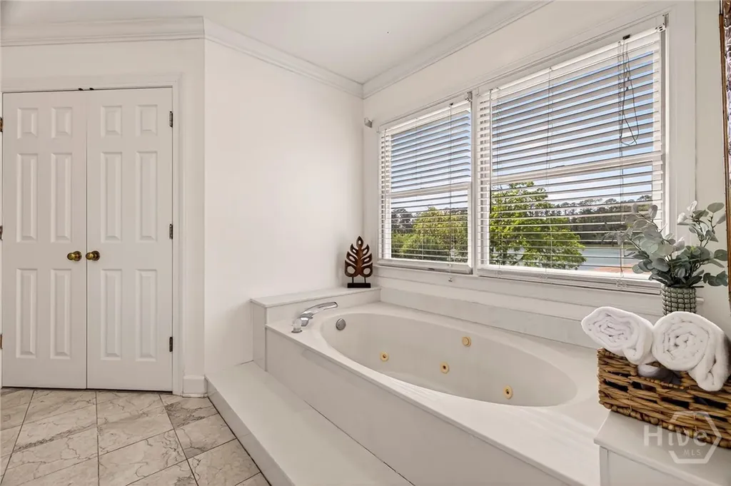 114 Lakeview Court Savannah GA 31406