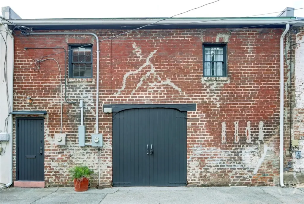205 W Jones Lane Savannah GA 31401