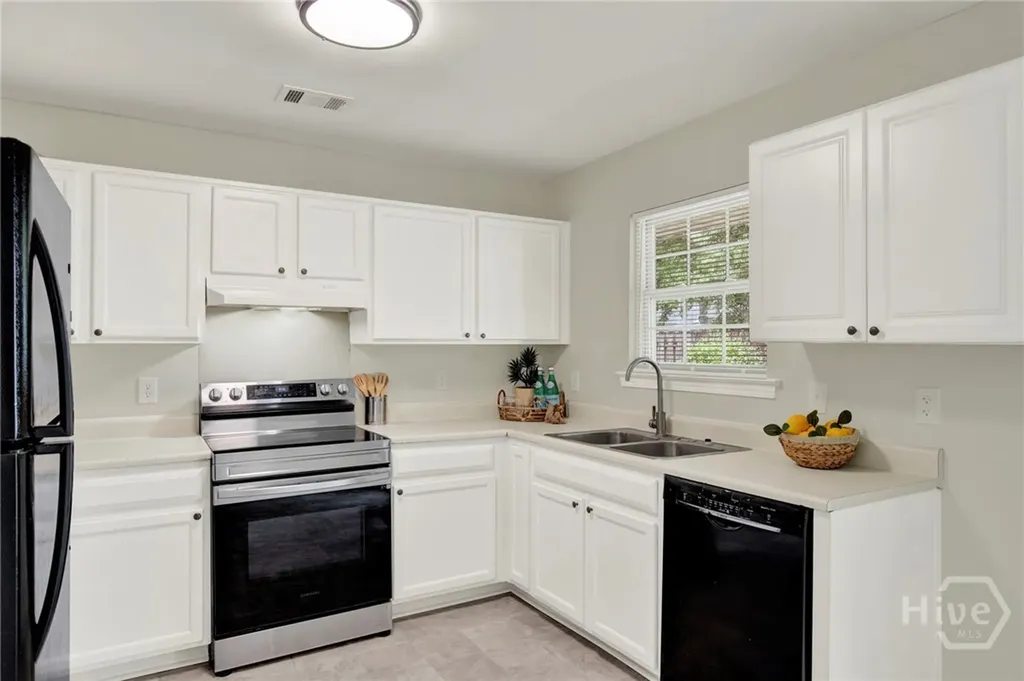 24 Chapel Drive Savannah GA 31406