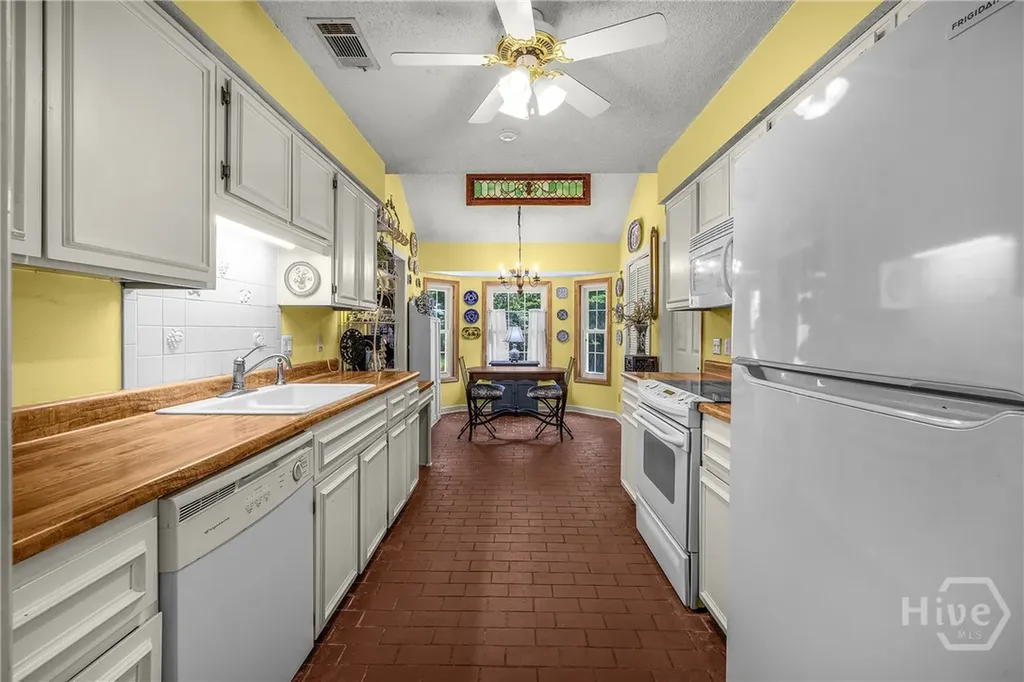 12 Sutton Road Savannah GA 31419