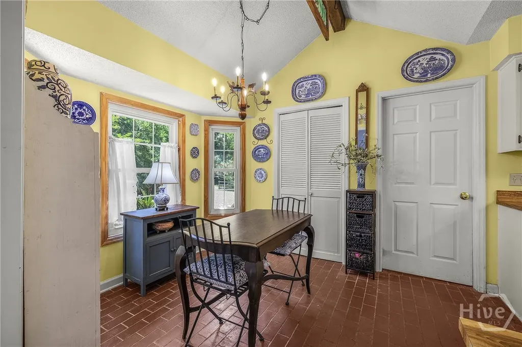 12 Sutton Road Savannah GA 31419