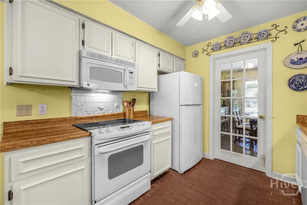 12 Sutton Road Savannah GA 31419