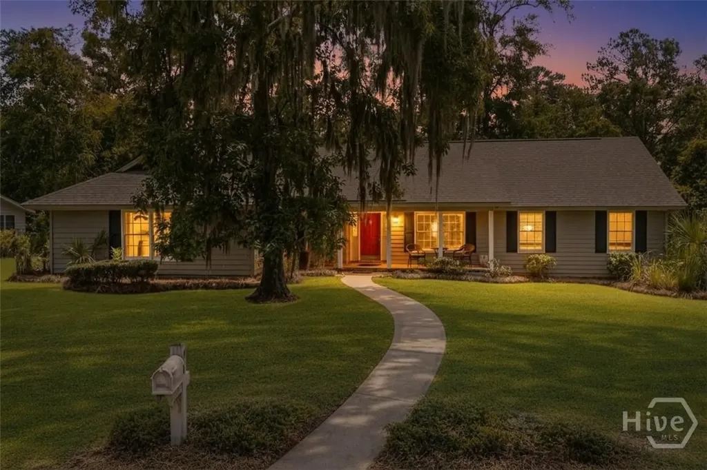 12 Sutton Road Savannah GA 31419