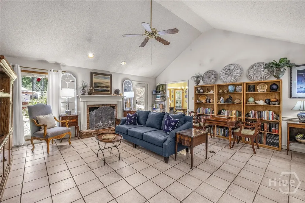 12 Sutton Road Savannah GA 31419