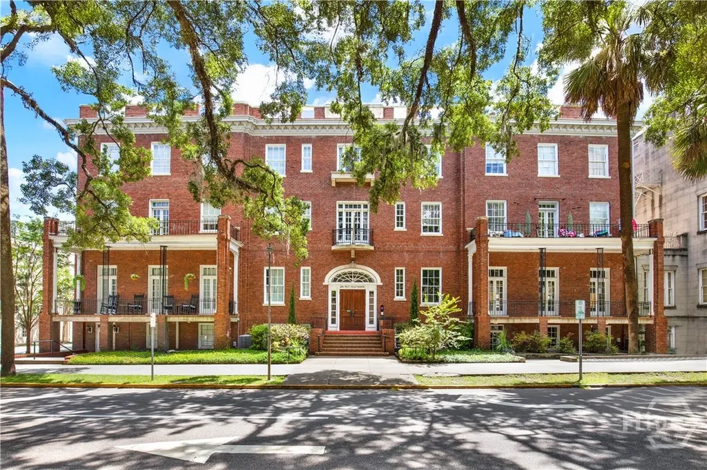 105 W Oglethorpe Avenue Savannah GA 31401