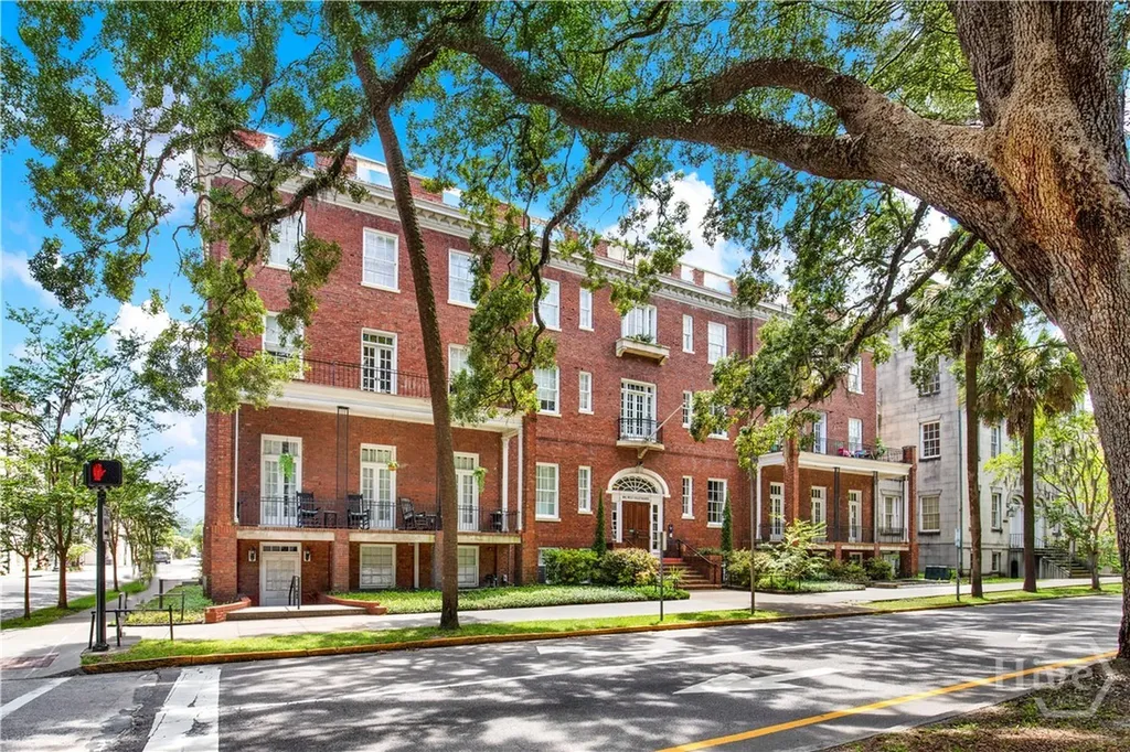 105 W Oglethorpe Avenue Savannah GA 31401