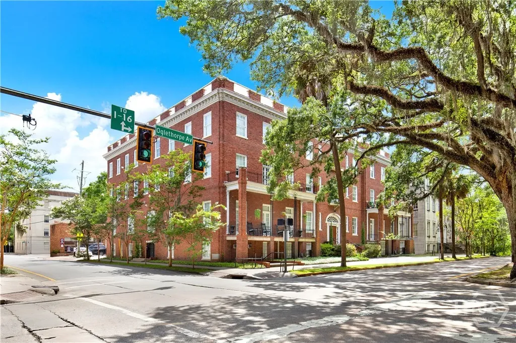 105 W Oglethorpe Avenue Savannah GA 31401