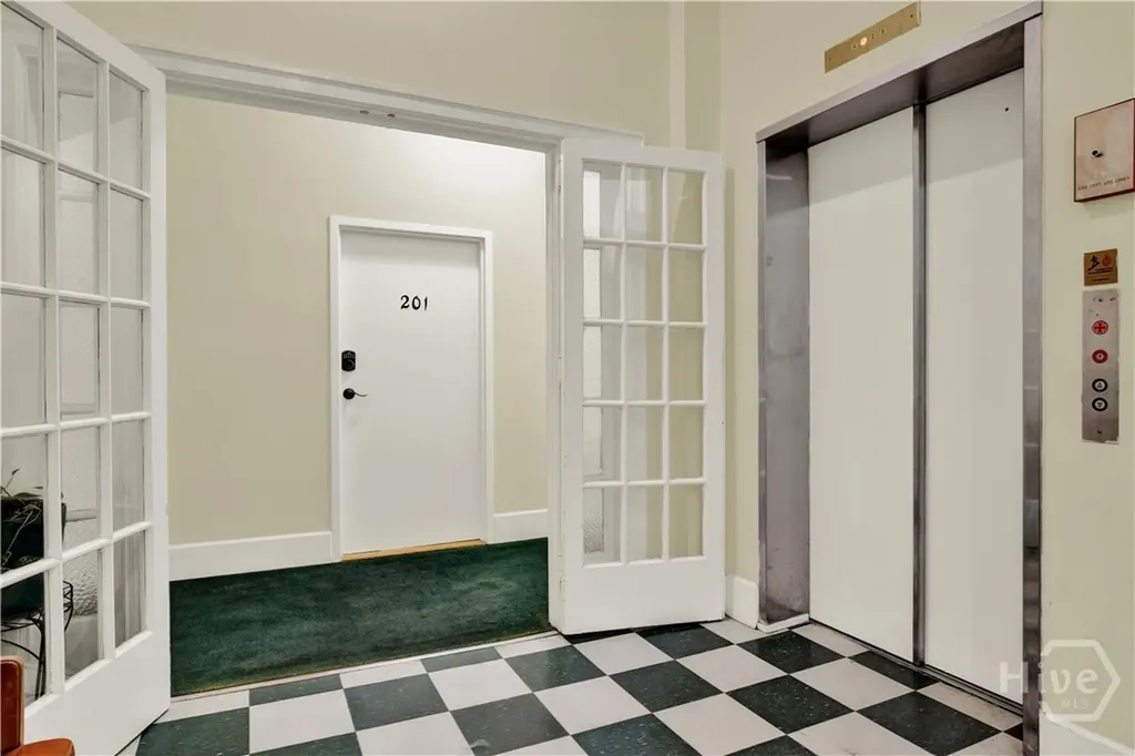 105 W Oglethorpe Avenue Savannah GA 31401