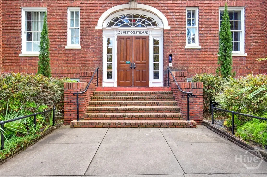 105 W Oglethorpe Avenue Savannah GA 31401