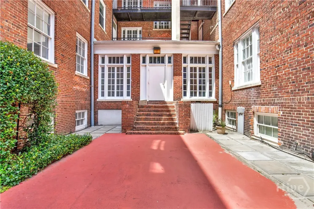 105 W Oglethorpe Avenue Savannah GA 31401
