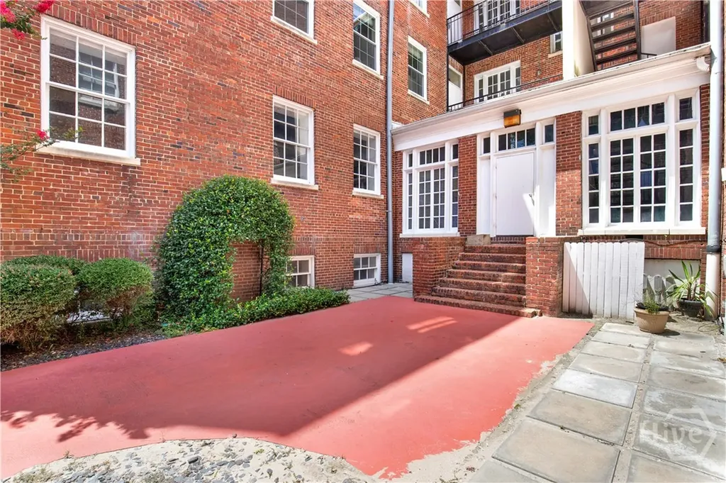 105 W Oglethorpe Avenue Savannah GA 31401