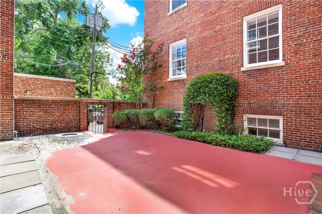 105 W Oglethorpe Avenue Savannah GA 31401