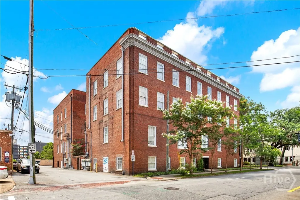 105 W Oglethorpe Avenue Savannah GA 31401