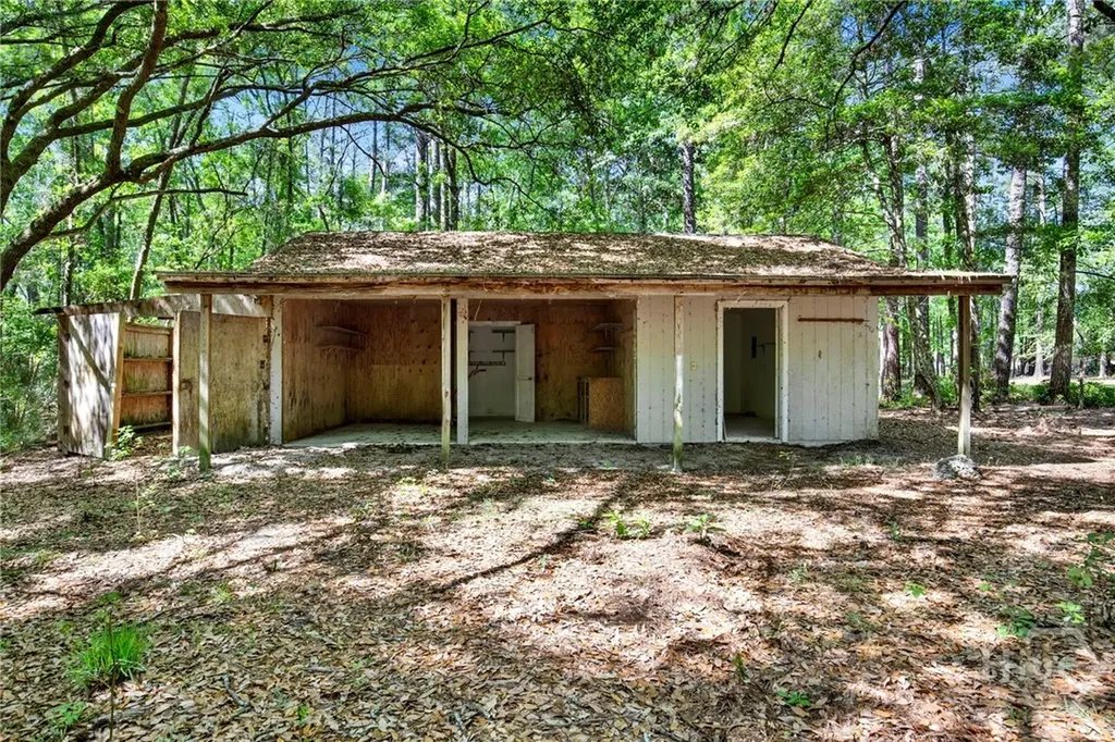 305 Kolic Helmey Road Guyton GA 31312