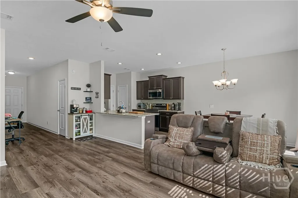 286 Joann Lewis Lane Hinesville GA 31313