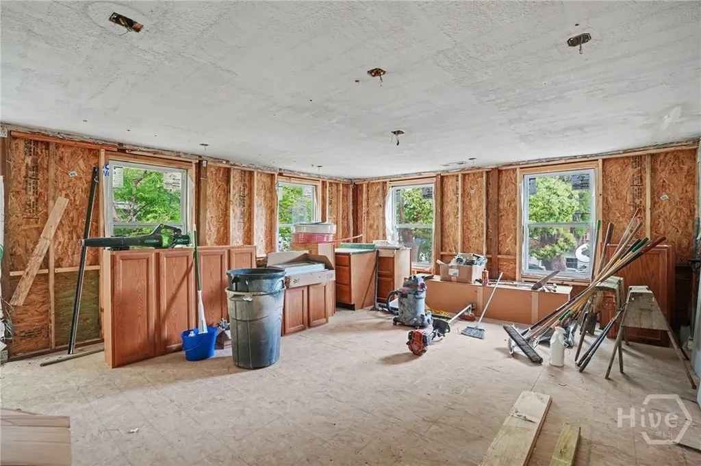 3211 Bull Street Savannah GA 31405