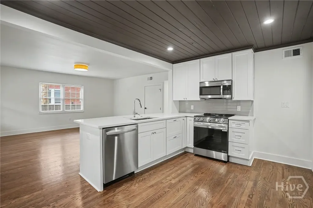 3211 Bull Street Savannah GA 31405