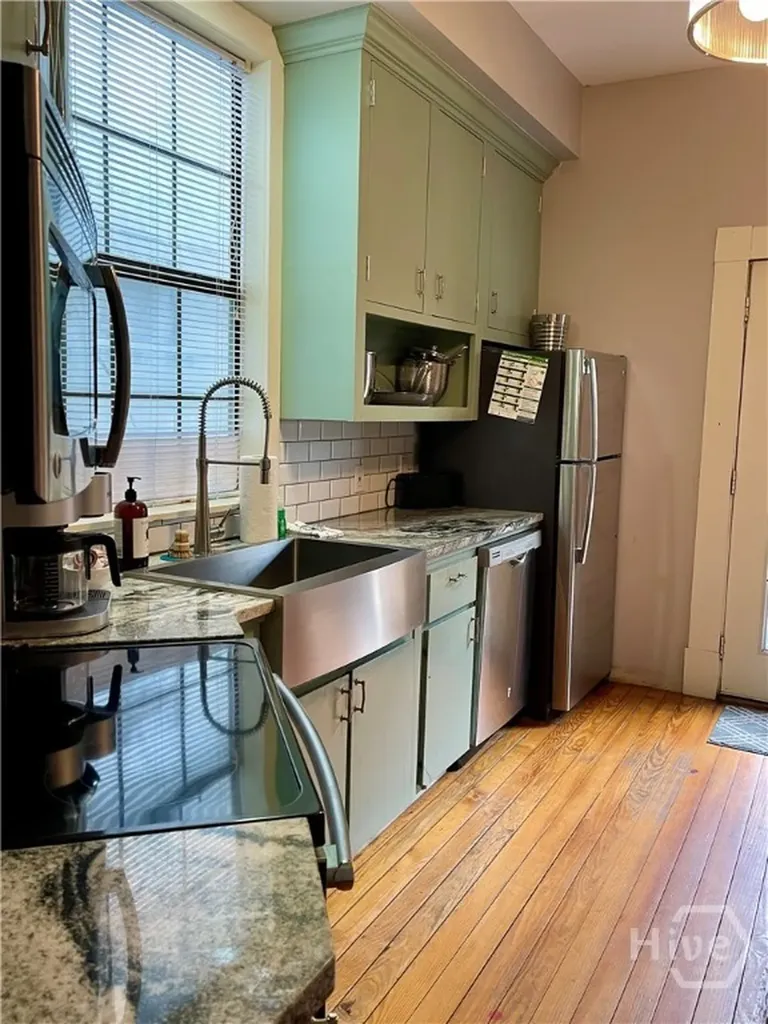 341 E Broad Street Savannah GA 31401