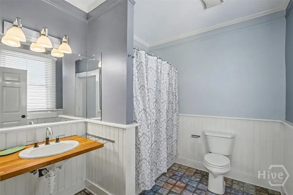 341 E Broad Street Savannah GA 31401