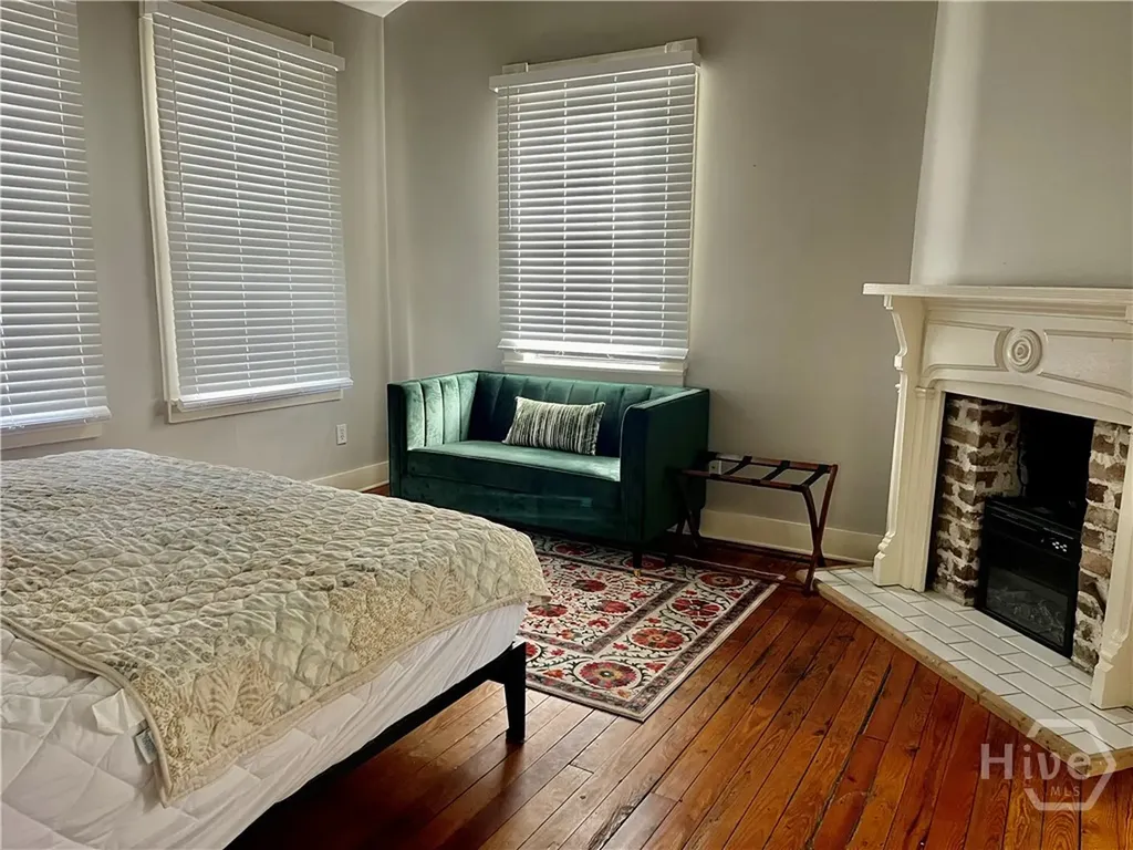 341 E Broad Street Savannah GA 31401