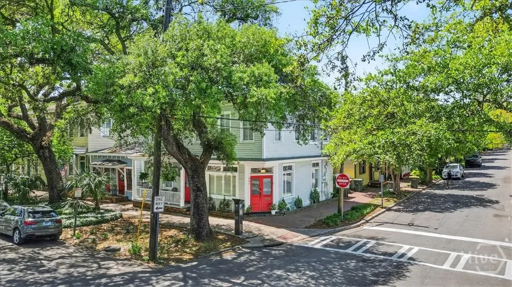 341 E Broad Street Savannah GA 31401