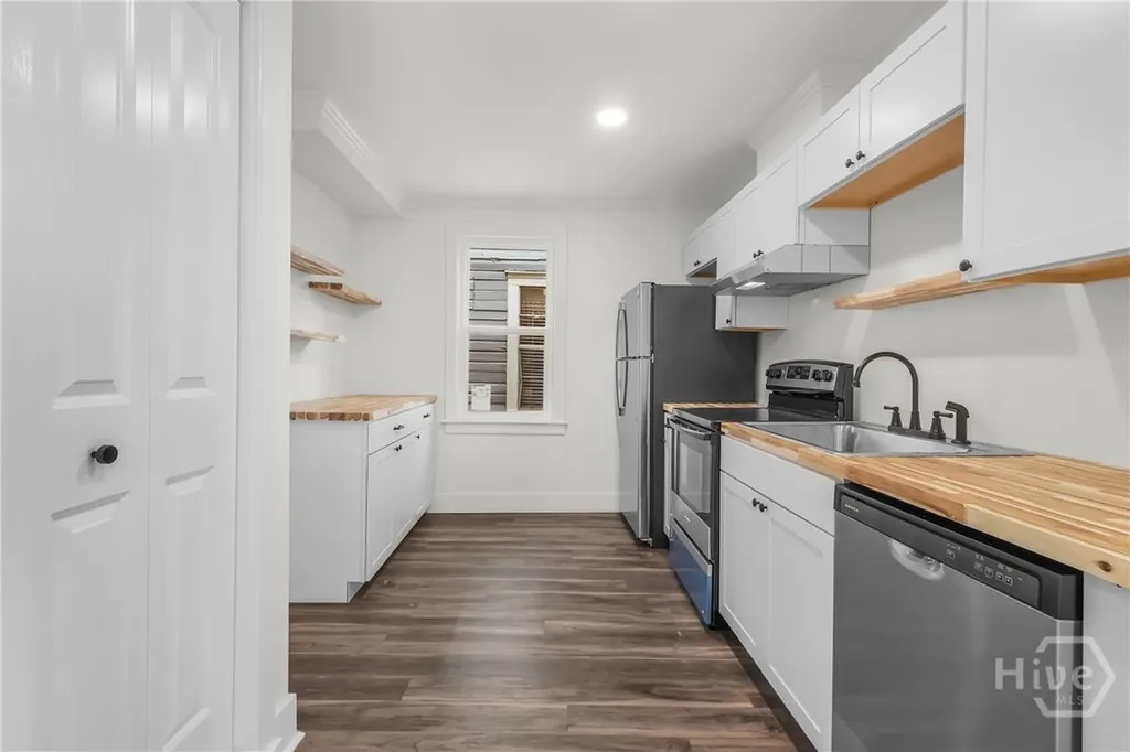 1126 E Waldburg Street Savannah GA 31401