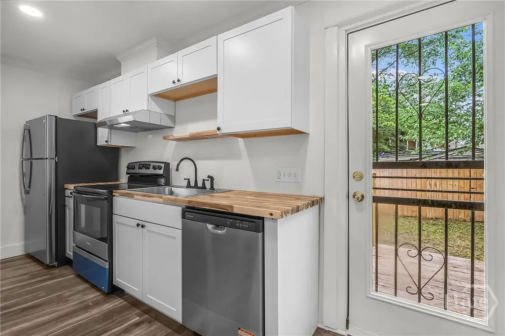 1126 E Waldburg Street Savannah GA 31401