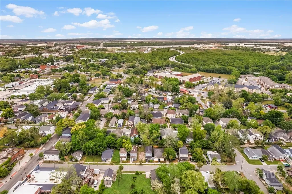1126 E Waldburg Street Savannah GA 31401