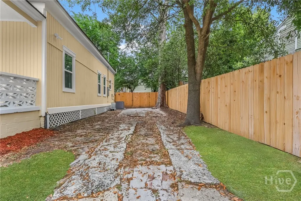 1126 E Waldburg Street Savannah GA 31401