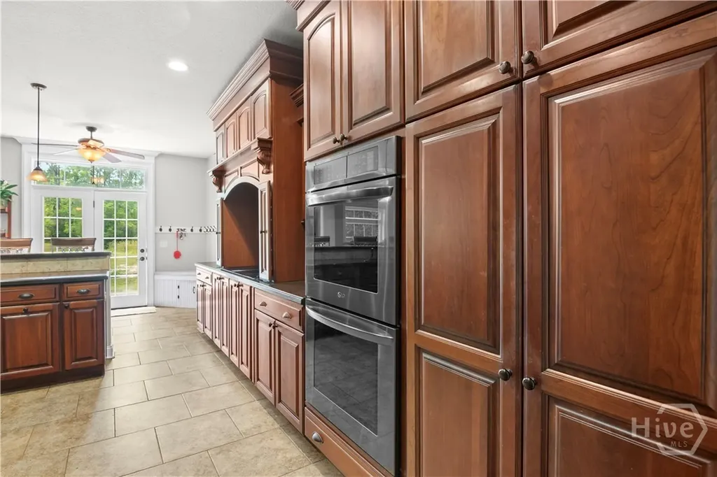 1198 Fiddlers Cove NE Townsend GA 31331