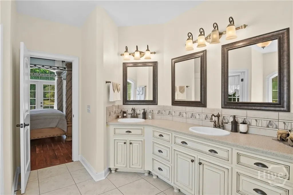 1198 Fiddlers Cove NE Townsend GA 31331