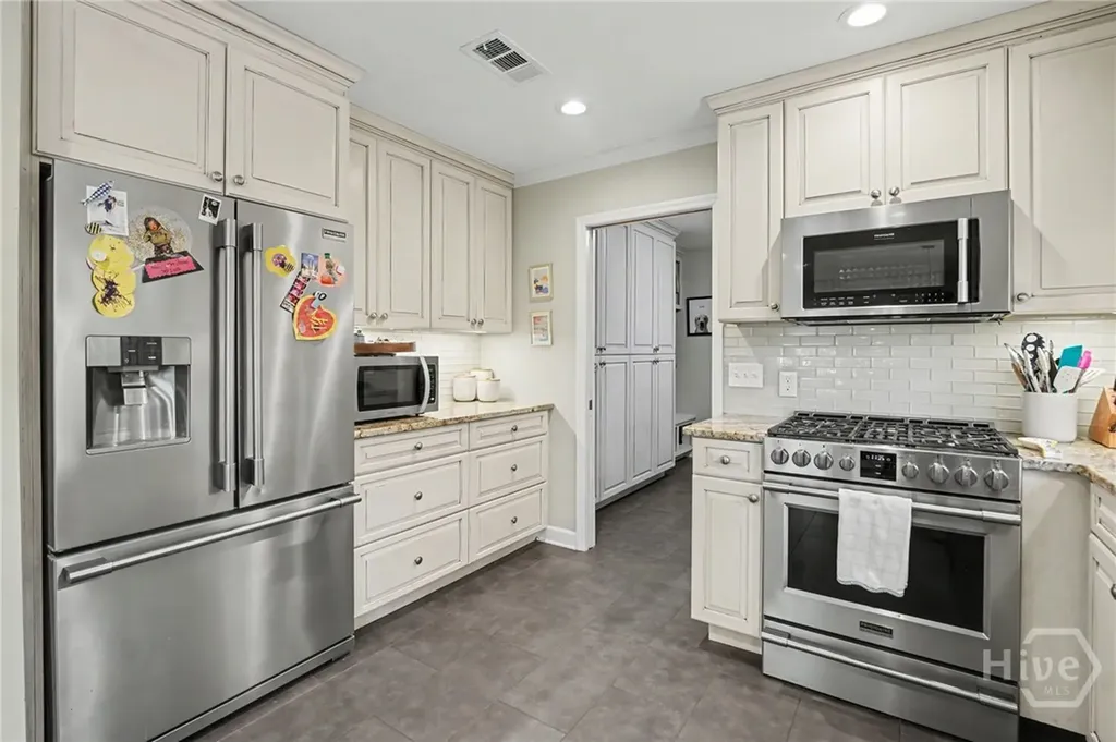 2 Brooks Lane Savannah GA 31411