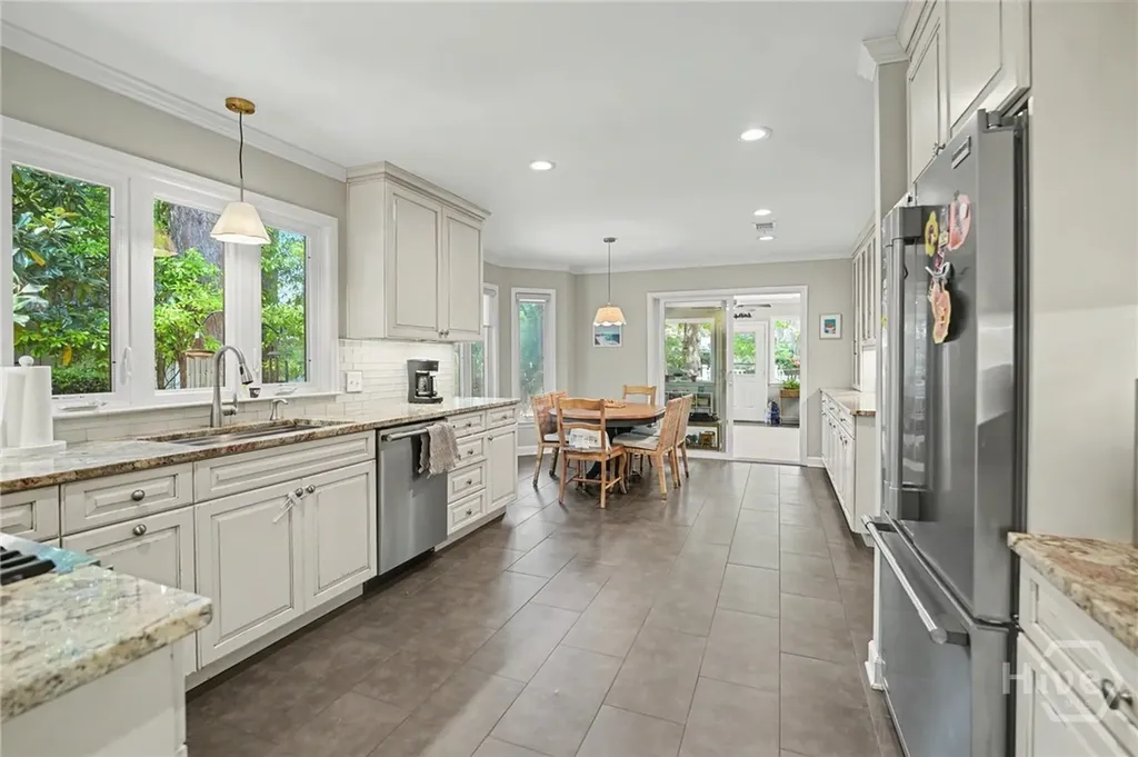 2 Brooks Lane Savannah GA 31411