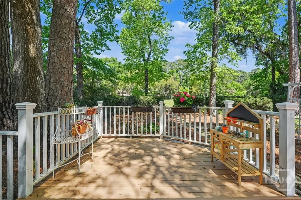 2 Brooks Lane Savannah GA 31411
