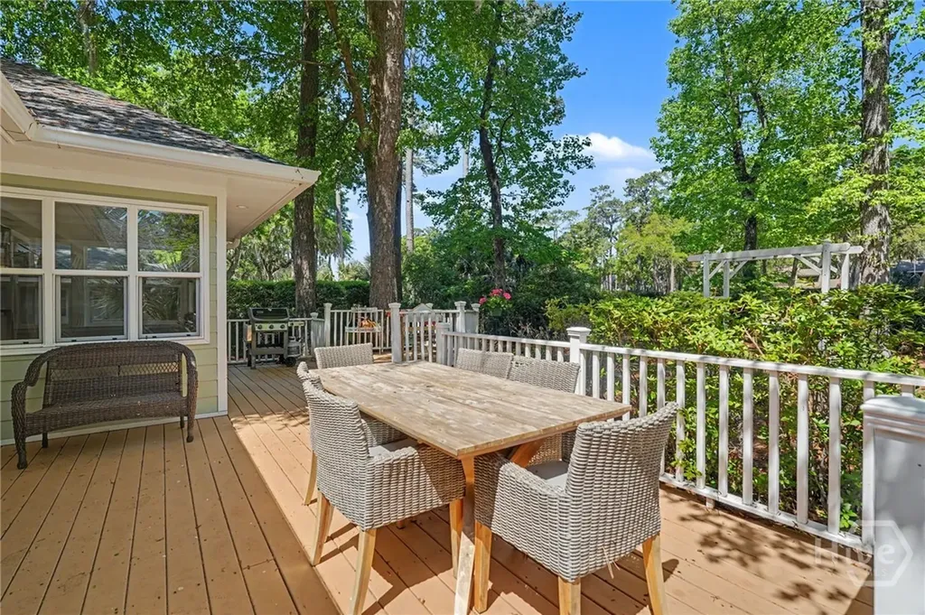 2 Brooks Lane Savannah GA 31411