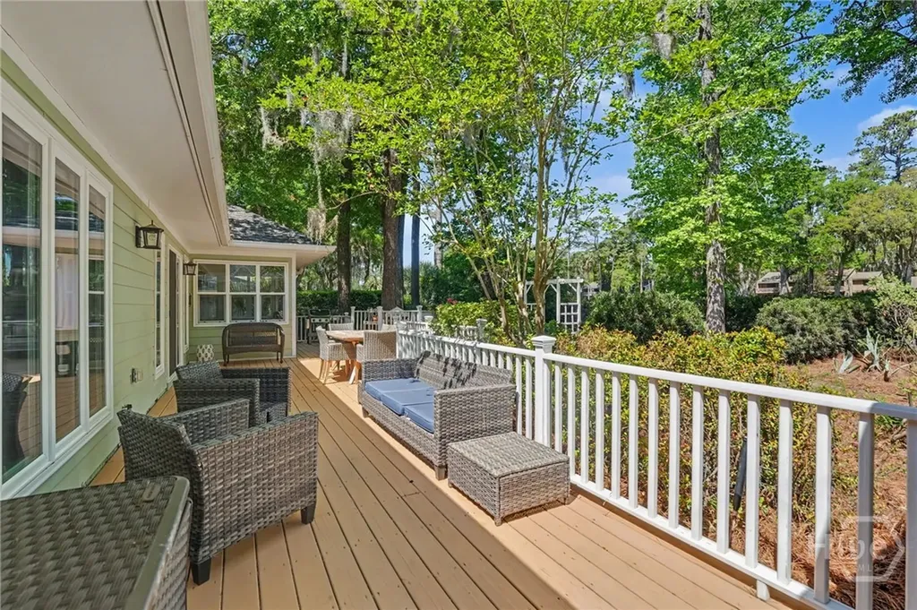 2 Brooks Lane Savannah GA 31411
