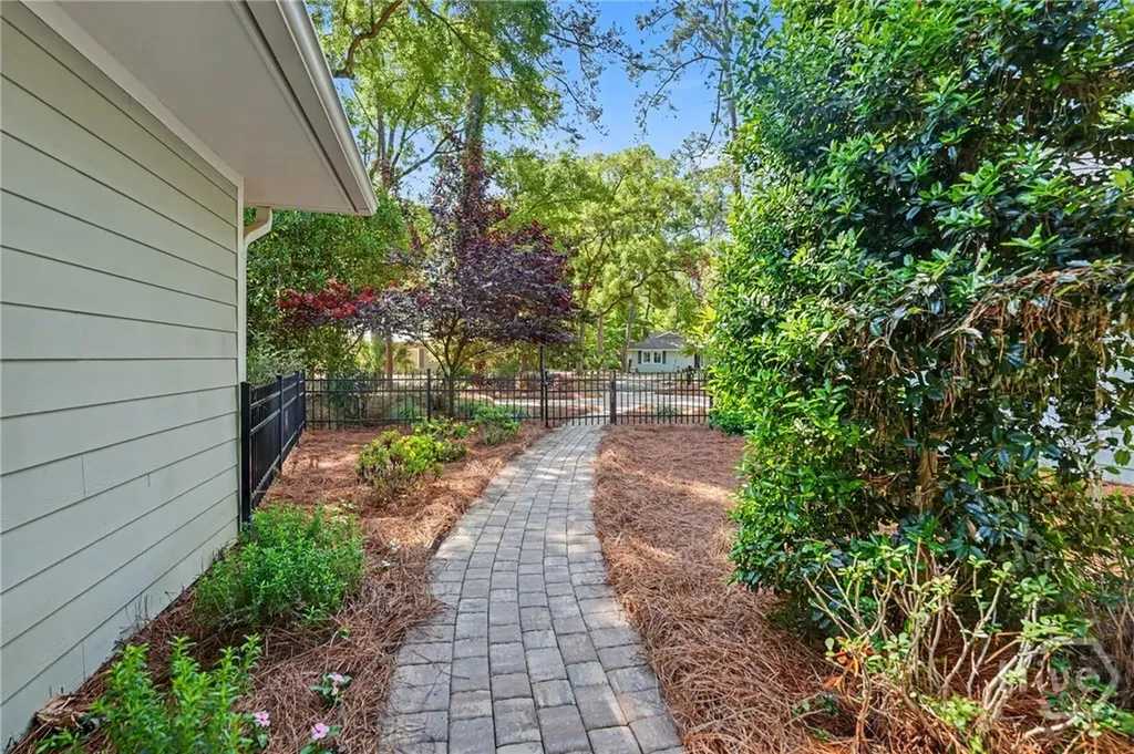 2 Brooks Lane Savannah GA 31411