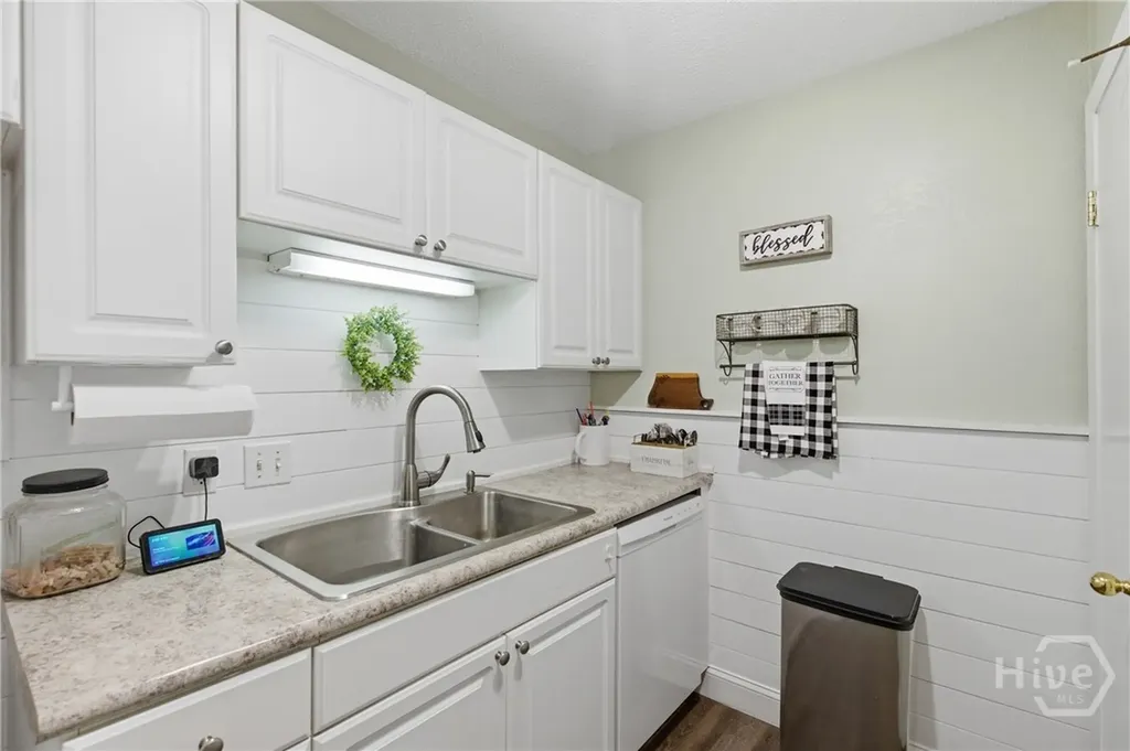 401 N Cromwell Road Savannah GA 31410