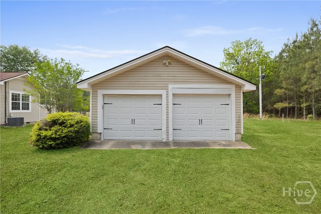 39 Darwel Long Road NE Ludowici GA 31316