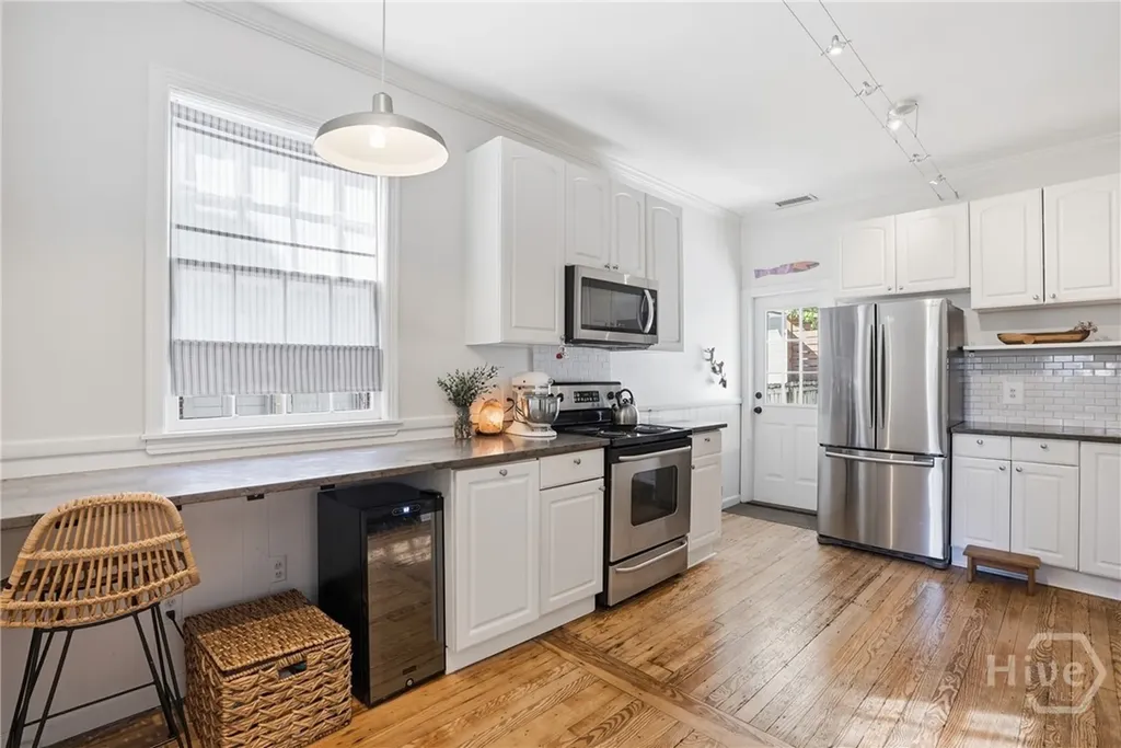 404 E 51st Street Savannah GA 31405