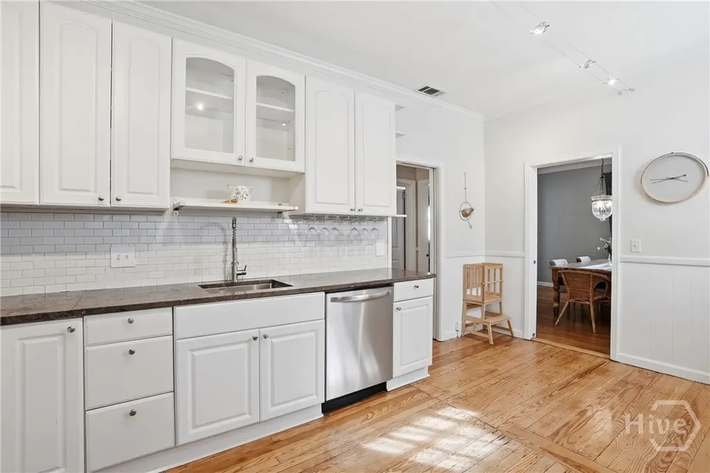 404 E 51st Street Savannah GA 31405